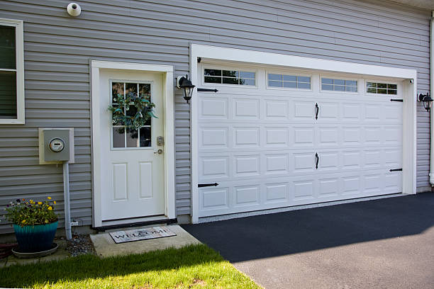 24/7 Emergency Garage Door Panel Replacement experts in Gretna, FL